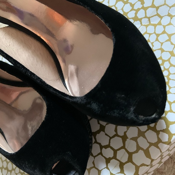 NIB ABS By Allen Schwartz Deandra Platform Pumps - Picture 2 of 8